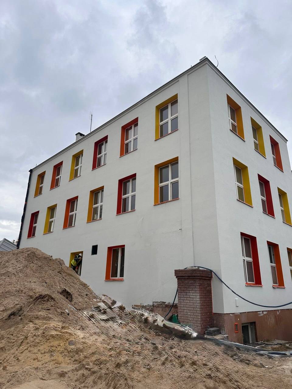 Kompleksowe malowanie elewacji budynku